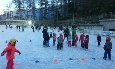 Eisplatz mit Natureis geöffnet