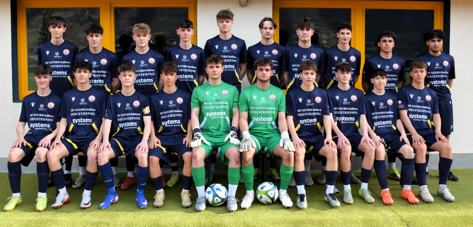 Junioren Elite – mit neuen Trikots zur Tabellenführung