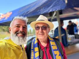 Immer für den SSV tatkräftig dabei: Lukas Spechtenhauser mit dem Delegationsleiter aus Schloß Holte-Stukenbrock Hans Schäfer beim Fest auf der Naturnser Alm (Foto privat)
