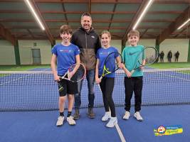 Trainer Ivo mit Ramon, Marie und Daniel
