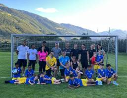 U9 – Unsere U9 machte Ihr Abschlussspiel gegen die Eltern am Sportplatz von Staben