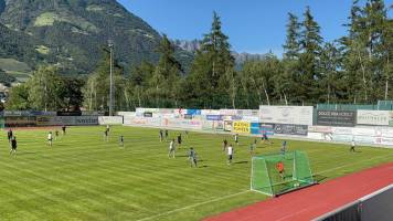 U8 – Hier unsere U8 bei deren Abschlussspiel gegen die Eltern am Sportplatz von Naturns