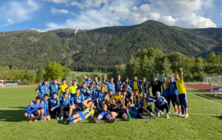 Unsere Jungs feiern in Bruneck den Oberliga Aufstieg... 